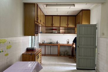 Ipoh garden south partial furnished single storey semi-d house for rent