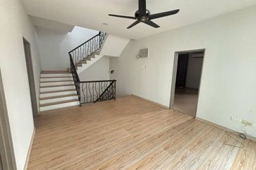 Ipoh lahat mines fully furnished  3 storey bungalow house for rent