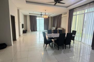 Ipoh lahat mines fully furnished  3 storey bungalow house for rent