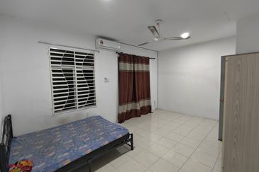 Ipoh meru chepor partial furnished double storey house for rent