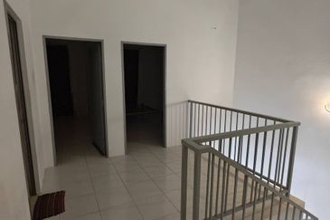 Ipoh meru chepor partial furnished double storey house for rent