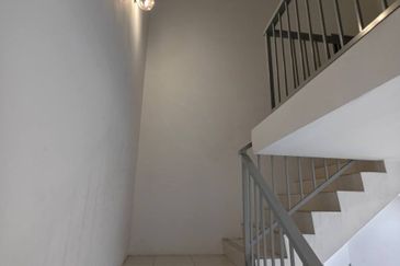 Ipoh meru chepor partial furnished double storey house for rent