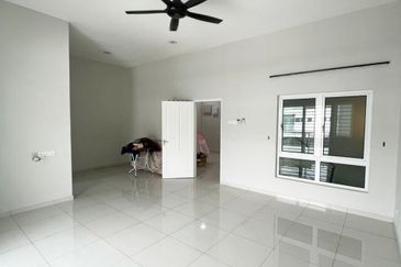 Ipoh botani beringin partial furnished 2 storey house for rent
