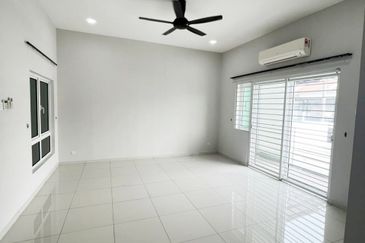 Ipoh botani beringin partial furnished 2 storey house for rent