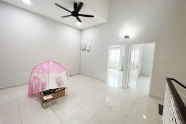 Ipoh botani beringin partial furnished 2 storey house for rent