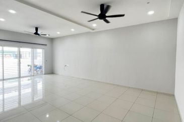 Ipoh botani beringin partial furnished 2 storey house for rent