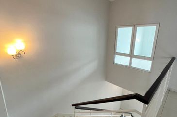 Ipoh botani beringin partial furnished 2 storey house for rent