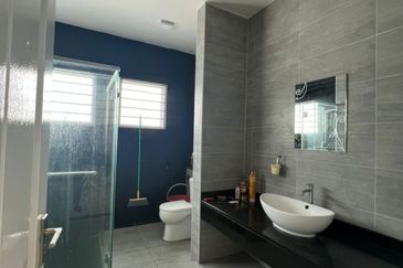 Ipoh botani beringin partial furnished 2 storey house for rent