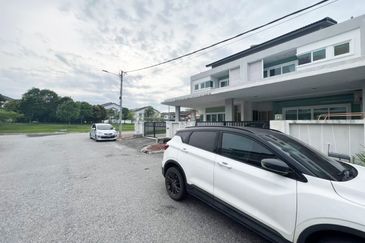 Ipoh botani beringin partial furnished 2 storey house for rent