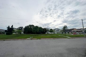 Ipoh botani beringin partial furnished 2 storey house for rent