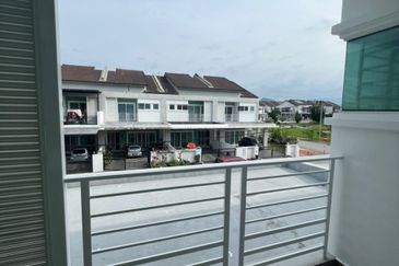 Ipoh botani beringin partial furnished 2 storey house for rent