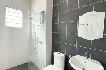 Ipoh botani beringin partial furnished 2 storey house for rent