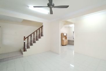 Ipoh garden east partial furnished double storey house for rent