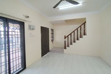 Ipoh garden east partial furnished double storey house for rent