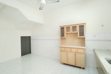 Ipoh garden east partial furnished double storey house for rent
