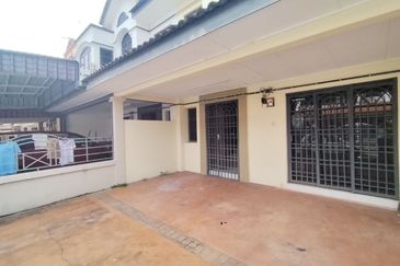 Ipoh garden east partial furnished double storey house for rent