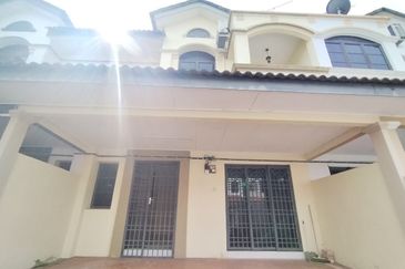 Ipoh garden east partial furnished double storey house for rent
