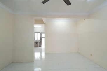 Ipoh garden east partial furnished double storey house for rent