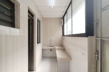 Ipoh garden east partial furnished double storey house for rent