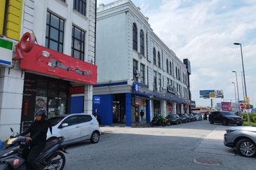 Ipoh simee bond square 3 storey shoplot for sale