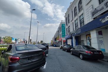 Ipoh simee bond square 3 storey shoplot for sale