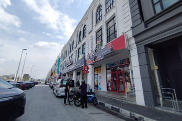 Ipoh simee bond square 3 storey shoplot for sale