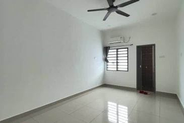 Ipoh lahat mossey hill  renovated double storey inter corner house for sale