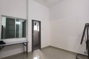 Ipoh lahat mossey hill  renovated double storey inter corner house for sale