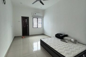 Ipoh lahat mossey hill  renovated double storey inter corner house for sale