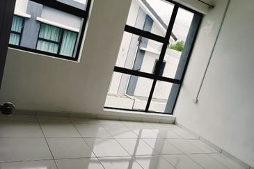 Ipoh lahat renovated double storey semi-d house for rent