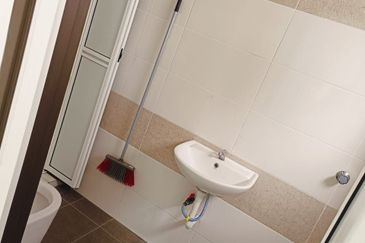 Ipoh lahat renovated double storey semi-d house for rent