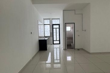 Ipoh lahat renovated double storey semi-d house for rent
