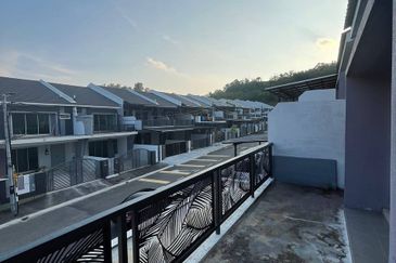 Ipoh lahat mossey hill double storey house for rent