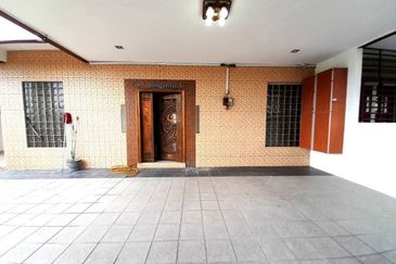 Ipoh klebang ria super big renovated double storey corner house for rent