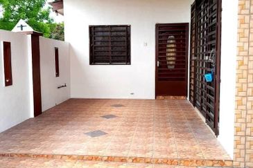 Ipoh klebang ria super big renovated double storey corner house for rent