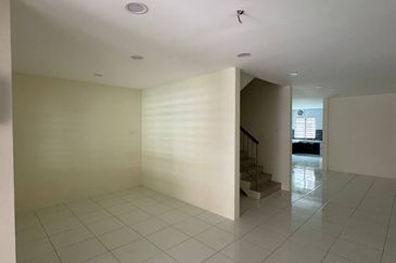 Ipoh pengkalan barat renovated extended double storey house for rent