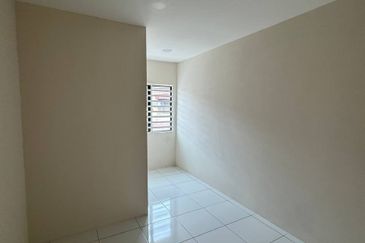 Ipoh pengkalan barat renovated extended double storey house for rent