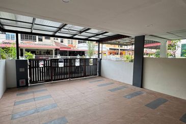 Ipoh pengkalan barat renovated extended double storey house for rent