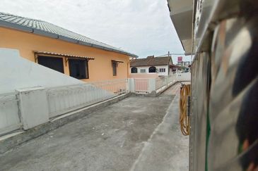 Ipoh pengkalan barat renovated double storey inter corner house for rent