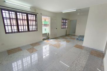 Ipoh pengkalan barat renovated double storey inter corner house for rent