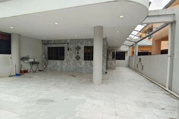 Ipoh pengkalan barat renovated double storey inter corner house for rent