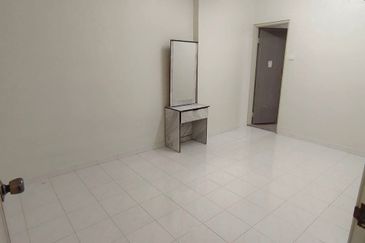 Ipoh pengkalan barat renovated double storey inter corner house for rent