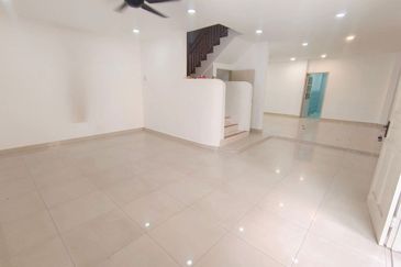 Ipoh pengkalan barat renovated double storey inter corner house for rent