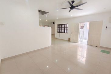 Ipoh pengkalan barat renovated double storey inter corner house for rent