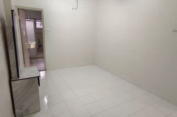 Ipoh pengkalan barat renovated double storey inter corner house for rent