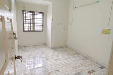 Ipoh pengkalan barat renovated double storey inter corner house for rent