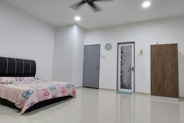Ipoh pengkalan precint 18 partial furnished 2 sty house for rent