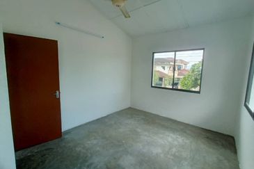 Ipoh bercham timur renovated double storey inter corner house for sale