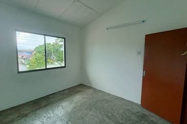Ipoh bercham timur renovated double storey inter corner house for sale