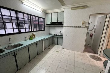 Ipoh gunung rapat fully furnished renovated double storey corner house for rent